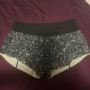 Lululemon Fast as Light Short size 6 EUC